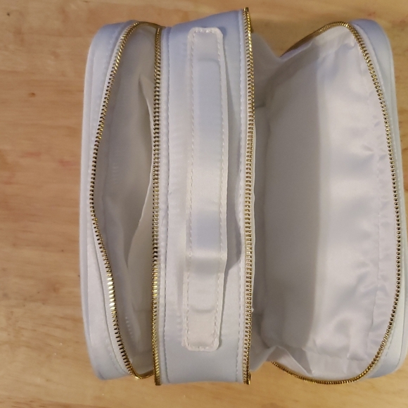 Prada - Picture 3 of 4